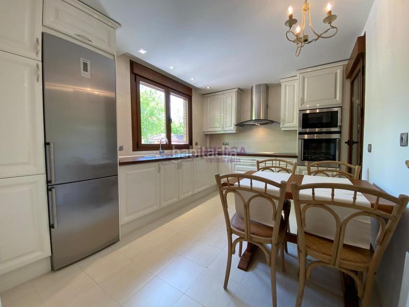 Foto 4a194be0-6921-4af4-aff5-965a7469aaad. Xalet amb calefacció aparcament a Centro Villaviciosa de Odón