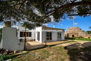 Casale in Cala d´En Bosch-Serpentona. 409 m2 construidos totales, 99 m2 de vivienda, 28 m2 de terraza,