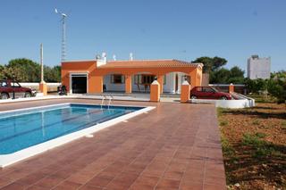 Country house in Cala Blanca. Chalet en son carrió