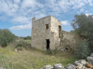Casa en Ciutadella. Huerto de 87 m2 construidos, parcela de 9.667 m2, necesita refor