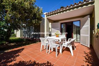 Chalet in Cala Blanca. Chalet de 122 m2 construidos, 469 m2 de parcela, tres habitacion