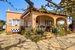 Chalet en Cala Blanca. Chalet con piscina en son carrió