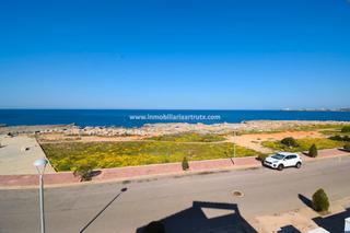 Xalet a Cala Blanca. Chalet con piscina en primera linea de mar