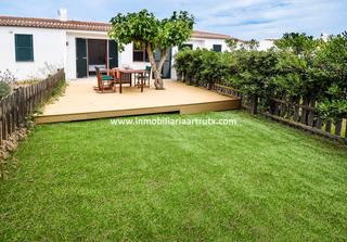 Apartament a Cala d´En Bosch-Serpentona. Apartamento con terraza