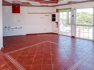 Location Local commercial à Arenal d´en Castell. Local comercial con terraza