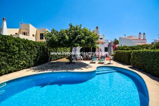 Chalet in Cala d´En Bosch-Serpentona. Chalet con vistas al mar