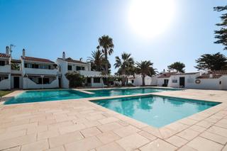 Apartament a Cala d´En Bosch-Serpentona. Apartamento con terraza