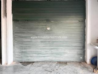 Aparcament cotxe a Cala en Blanes. Garaje cerrado en semisótano en cala'n blanes