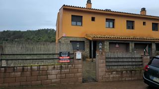 Casa aparellada a Carrer tramuntana 5. Venta de casa en terrades