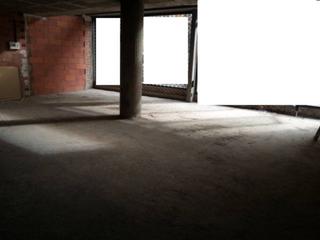 Location Local commercial à Plaça Catalunya. Local comercial de planta baja de aprox.90m2 y un altillo de , c