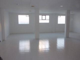 Local Comercial a Poble Nou. Local en venta