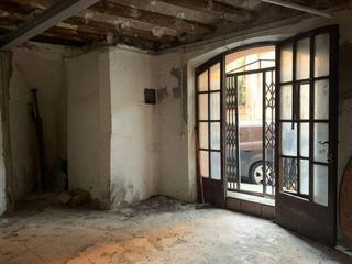 Local commercial à Escodines. Local en venta en oms y de prat