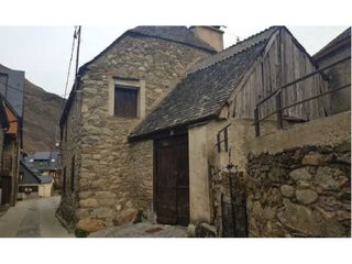 Casa in Vielha e Mijaran. Conjunto de casa y borda a rehabilitar en casarilh