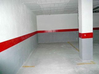 Posto auto in Pueblo. ¡plaza de garaje + trastero en el centro y pinada de guardamar d