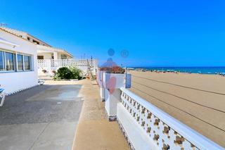 Xalet a Avenida libertad 29. Oportunidad de chalet en primera linea de playa en guardamar del