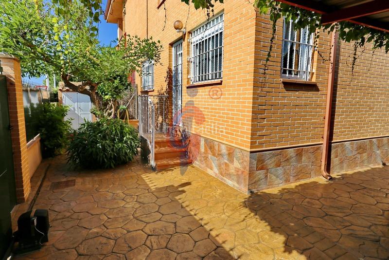 Foto 6236476a-3127-4c4a-ae23-c4a005ce2abc. Xalet a avenida salinas 5 a La Marina Elche / Elx