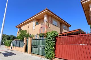 Xalet a Salines les 5. Chalet independiente de 5 dormitorios en la marina!