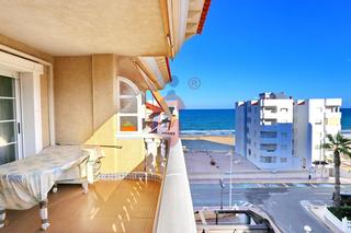 Apartament a Avenida libertad 68. Apartamento amplio en segunda línea de playa con terraza con vis