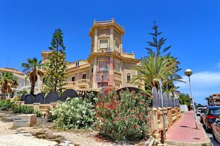 Xalet a Calle italia 11. Increíble chalet a 150m de la playa moncayo con 5 dormitorios y