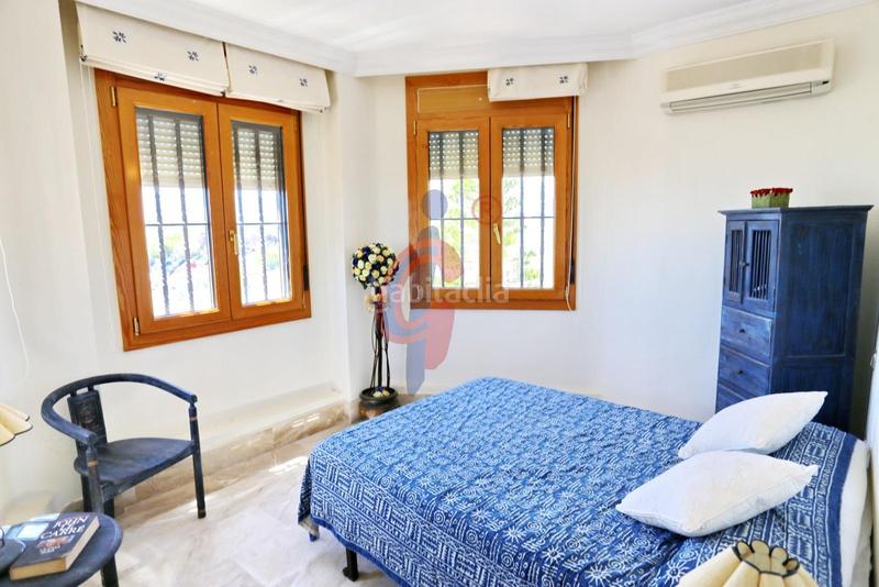 Foto 001463bc-e569-46dd-93c1-1d54a9c8b949. Chalet en calle italia 11 increíble chalet a 150m de la playa moncayo con 5 dormitorios y vistas panorámicas! en Guardamar del Segura