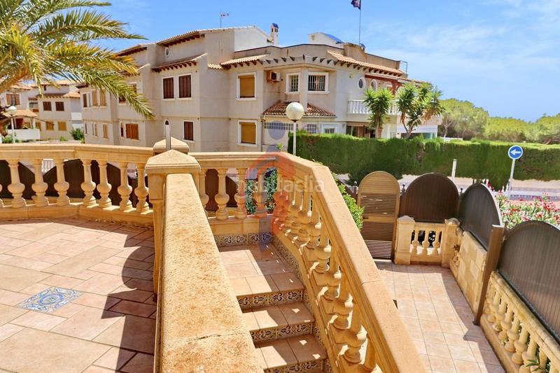 Foto 1c9d357c-cee3-479f-95a5-427d8ad347c5. Chalet en calle italia 11 increíble chalet a 150m de la playa moncayo con 5 dormitorios y vistas panorámicas! en Guardamar del Segura