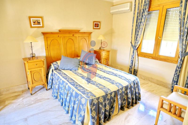 Foto 309f58dd-4a55-4c11-b698-dbbd36f8ed6e. Chalet en calle italia 11 increíble chalet a 150m de la playa moncayo con 5 dormitorios y vistas panorámicas! en Guardamar del Segura