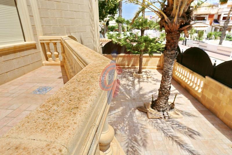 Foto 32769b90-5868-49fb-97a0-f6aa47cdcbbe. Chalet en calle italia 11 increíble chalet a 150m de la playa moncayo con 5 dormitorios y vistas panorámicas! en Guardamar del Segura