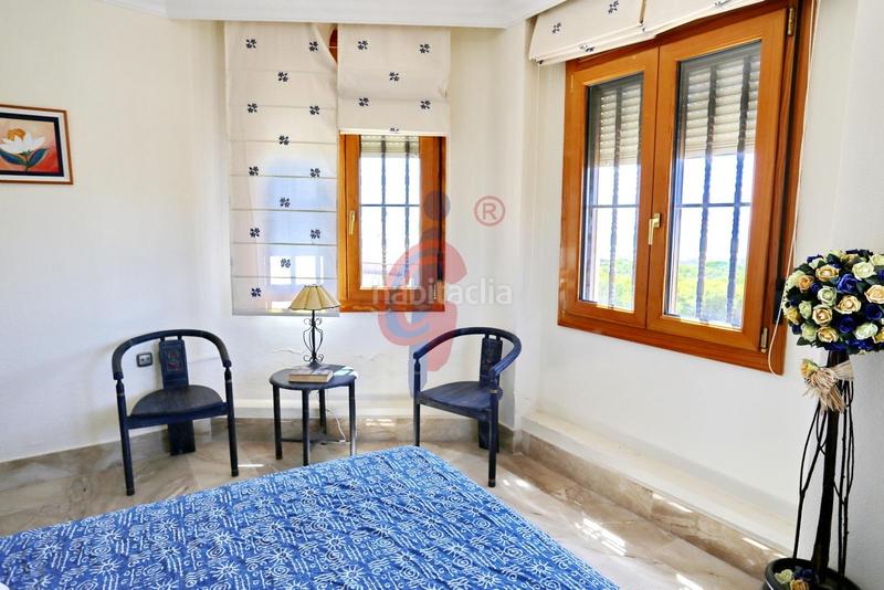 Foto 4a95a2ae-bd82-4e43-ba93-59fd62b1b966. Chalet en calle italia 11 increíble chalet a 150m de la playa moncayo con 5 dormitorios y vistas panorámicas! en Guardamar del Segura