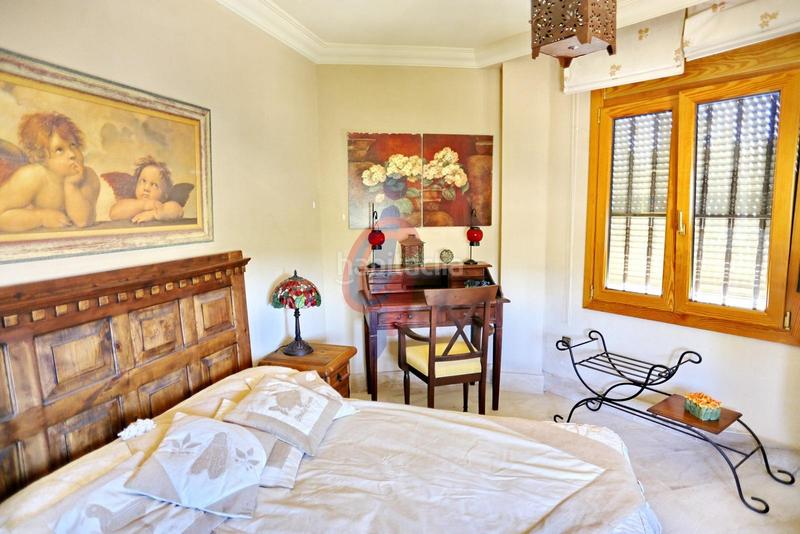 Foto 5505600d-79e1-40b5-a239-01e1b64b6ee3. Chalet en calle italia 11 increíble chalet a 150m de la playa moncayo con 5 dormitorios y vistas panorámicas! en Guardamar del Segura