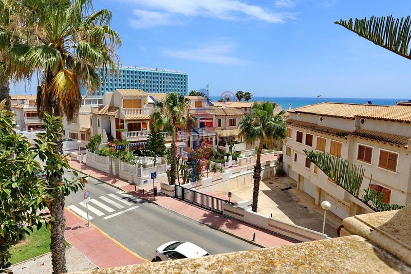 Foto 75f3bfd6-f33a-4507-831a-6be6aaad6951. Chalet en calle italia 11 increíble chalet a 150m de la playa moncayo con 5 dormitorios y vistas panorámicas! en Guardamar del Segura
