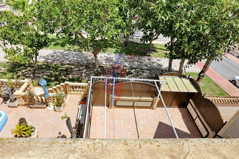 Foto a66cb8fb-0579-4695-a18a-877ebe15fb23. Chalet en calle italia 11 increíble chalet a 150m de la playa moncayo con 5 dormitorios y vistas panorámicas! en Guardamar del Segura