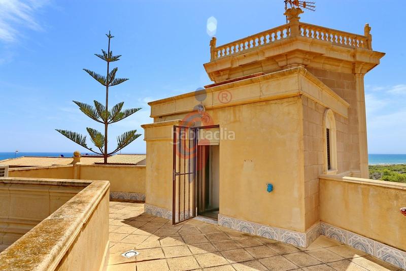 Foto a6c77b2e-e297-4be7-8412-669d2b5beee3. Chalet en calle italia 11 increíble chalet a 150m de la playa moncayo con 5 dormitorios y vistas panorámicas! en Guardamar del Segura