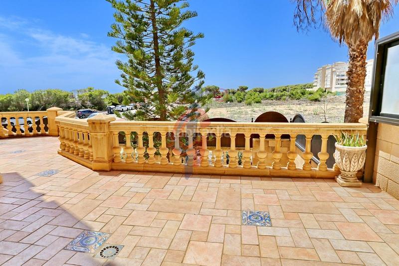 Foto af16a085-9297-4dcc-88db-0a42d67a03e4. Chalet en calle italia 11 increíble chalet a 150m de la playa moncayo con 5 dormitorios y vistas panorámicas! en Guardamar del Segura