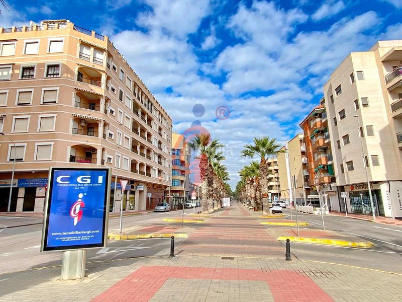 Foto af3eaf94-e7e9-40f5-b8bf-108a0d618f1f. Chalet en calle italia 11 increíble chalet a 150m de la playa moncayo con 5 dormitorios y vistas panorámicas! en Guardamar del Segura