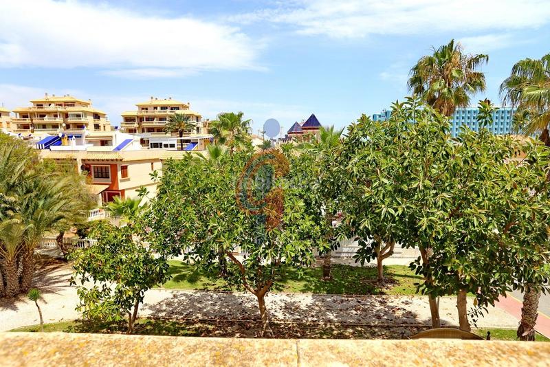 Foto d15d6256-c609-4911-a52c-fa7a99190af7. Chalet en calle italia 11 increíble chalet a 150m de la playa moncayo con 5 dormitorios y vistas panorámicas! en Guardamar del Segura