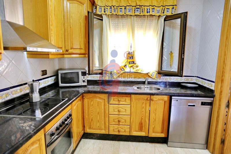 Foto f1bd2f47-f6fe-427c-93e5-c84d54500e90. Chalet en calle italia 11 increíble chalet a 150m de la playa moncayo con 5 dormitorios y vistas panorámicas! en Guardamar del Segura