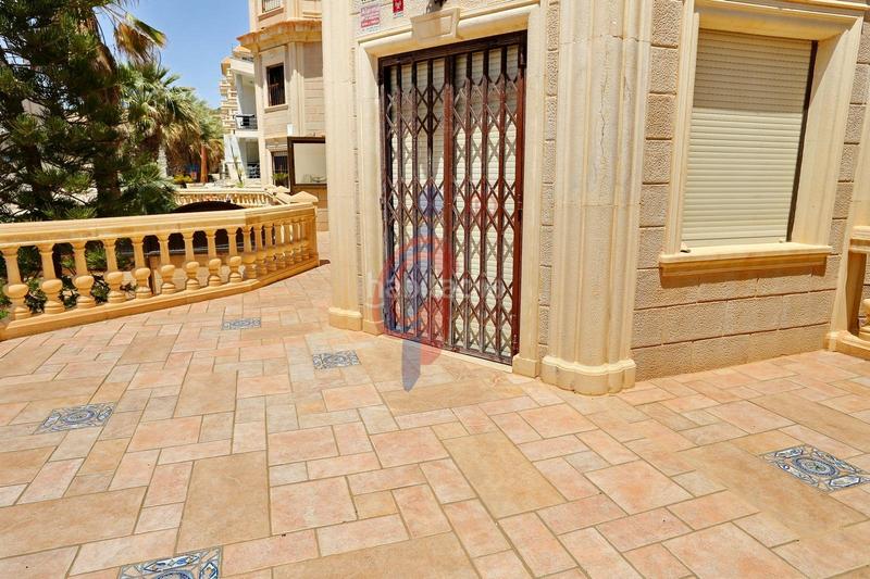 Foto f40c4d42-50e1-4c4b-8eab-bff26c90a77c. Chalet en calle italia 11 increíble chalet a 150m de la playa moncayo con 5 dormitorios y vistas panorámicas! en Guardamar del Segura