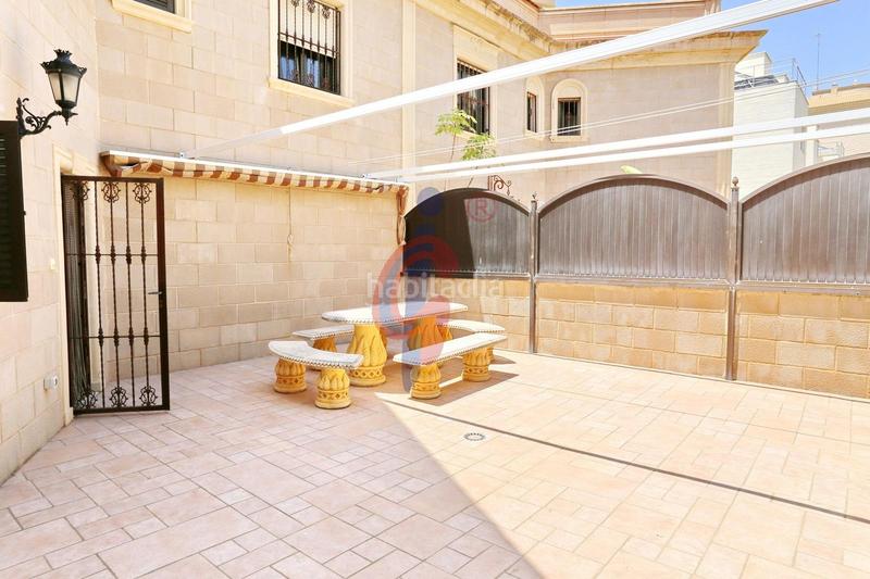 Foto f544ef9b-b91e-4ae1-8a2e-10cb50750063. Chalet en calle italia 11 increíble chalet a 150m de la playa moncayo con 5 dormitorios y vistas panorámicas! en Guardamar del Segura