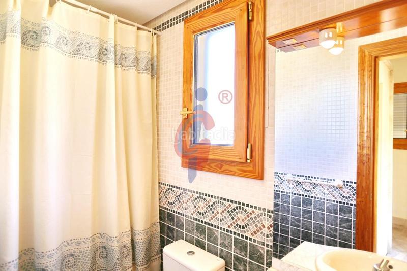 Foto f6c3c00c-a830-482b-929b-54770dd28a78. Chalet en calle italia 11 increíble chalet a 150m de la playa moncayo con 5 dormitorios y vistas panorámicas! en Guardamar del Segura