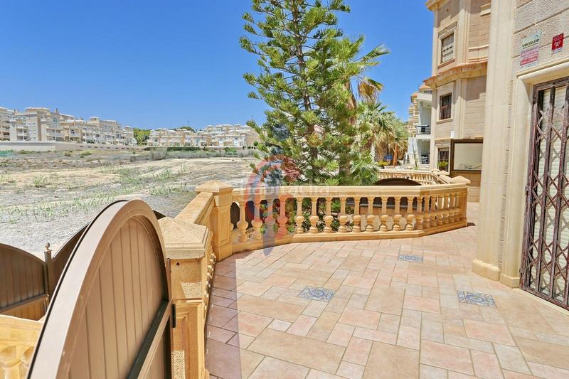 Foto faffd826-392b-4597-8c9c-7cd32abcf176. Chalet en calle italia 11 increíble chalet a 150m de la playa moncayo con 5 dormitorios y vistas panorámicas! en Guardamar del Segura