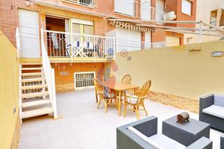Dúplex a Avenida cervantes 69. Bonito dúplex a  3 min. andando a la playa con gran terraza y or