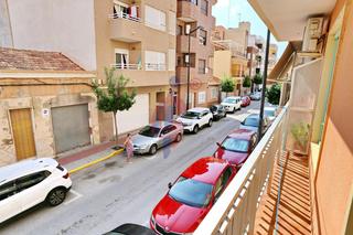 Apartament a Calle dr luis rivera 32. Vivienda 3 dormitorios y un baño en el centro de guardamar!