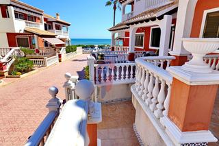 Casa en Avenida de la libertad 72. Estupendo bungalow en urbanizacin benamor con 4 dormitorios y g