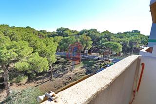Apartamento en Calle arenas 32. Apartamento con vistas a la pinada, trastero y plaza de garaje.