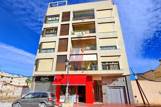 Apartament a Calle mayor 64. Espaciosa vivienda en el centro de guardamar del segura