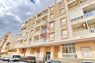 Apartamento en Calle calle del doctor luis rivera 104. Apartamento en el centro de guardamar con piscina comunitaria!