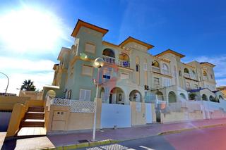 Casa adossada a Calle grecia 4. Descubre tu oasis junto al mar en guardamar del segura!