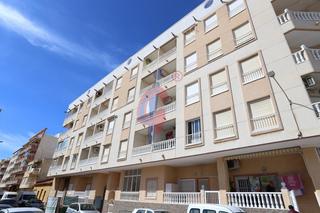 Apartamento en Calle calle del doctor luis rivera 104. En venta apartamento de dos dormitorios con piscina en guardamar