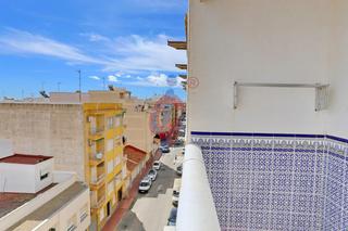 Appartement à Calle calle del doctor luis rivera 104. En venta apartamento de dos dormitorios con piscina en guardamar