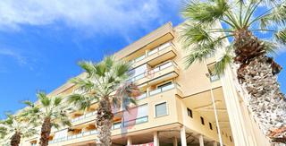 Appartement à Calle damasco 2. Gran apartamento con 4 dormitorios y 3 baños en avda de cervante